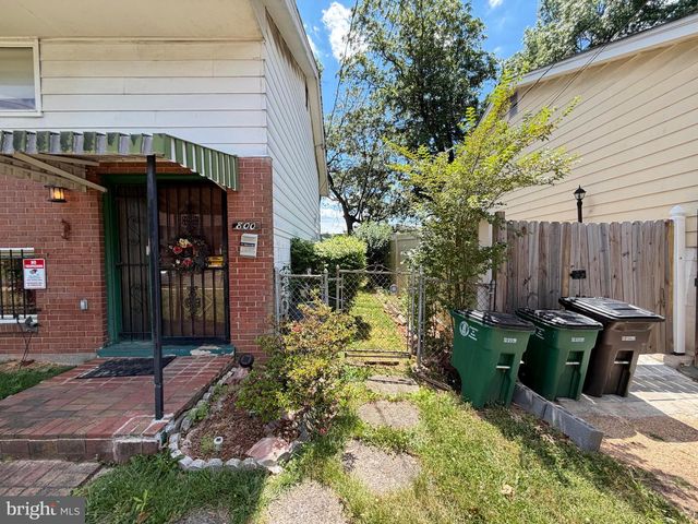 800 BOOKER DR, Capitol Heights, MD 20743