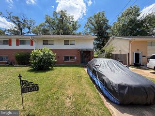 800 BOOKER DR, Capitol Heights, MD 20743