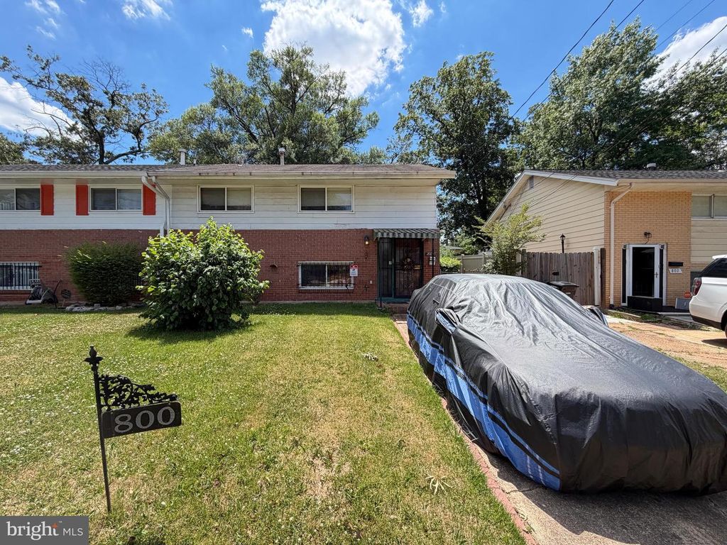 800 BOOKER DR, Capitol Heights, MD 20743