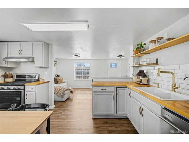 44 N 10th Ave, Brighton, CO 80601