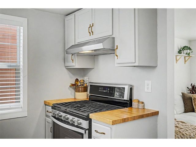 44 N 10th Ave, Brighton, CO 80601