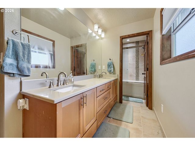 13865 Sw SECRETARIET Ln, Beaverton, OR 97008