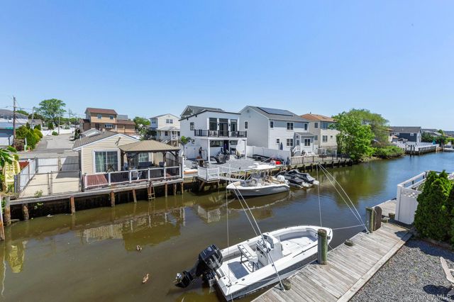 102 Clubhouse Road, Bellmore, NY 11710