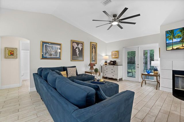 7830 94th Avenue, Vero Beach, FL 32967