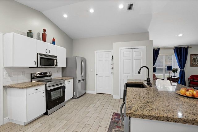 7830 94th Avenue, Vero Beach, FL 32967