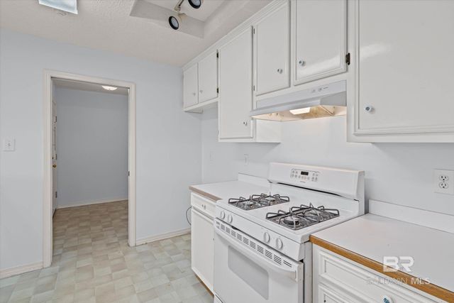 15 Stonebridge Court, Mobile, AL 36608