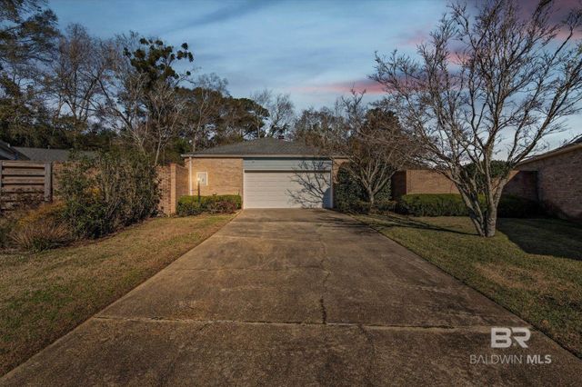 15 Stonebridge Court, Mobile, AL 36608