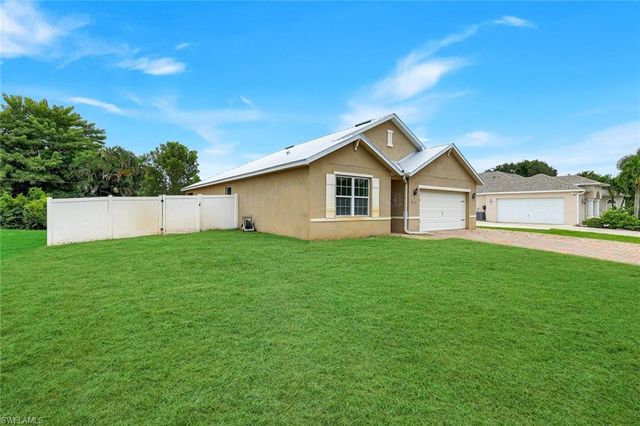 8117 Sandpiper RD, Fort Myers, FL 33967