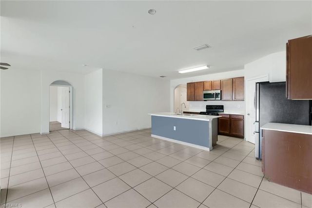 8117 Sandpiper RD, Fort Myers, FL 33967