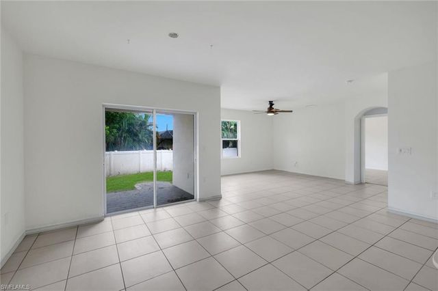 8117 Sandpiper RD, Fort Myers, FL 33967