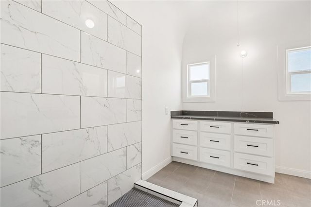 1112 W 64th Street, Los Angeles, CA 90044