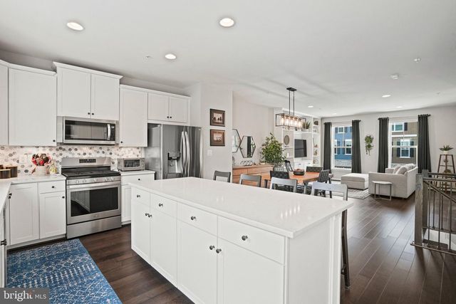 23 BURLWOOD DR, Millersville, MD 21108