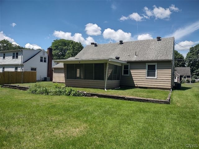 227 Fay Park Drive, Clay, NY 13212