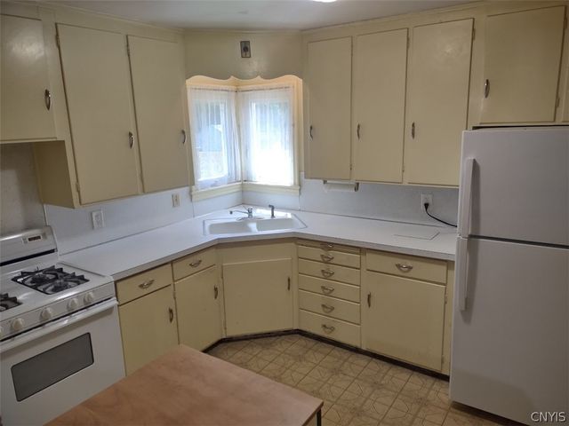 227 Fay Park Drive, Clay, NY 13212
