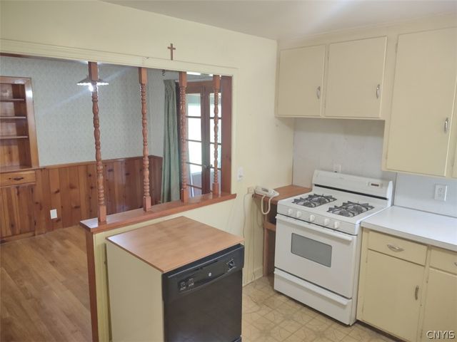 227 Fay Park Drive, Clay, NY 13212