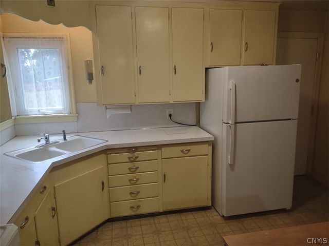 227 Fay Park Drive, Clay, NY 13212