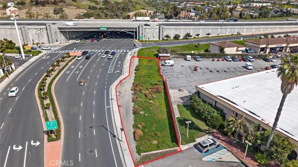 Image 9 of property listing at 524 E Avenida Pico, San Clemente, CA 92672