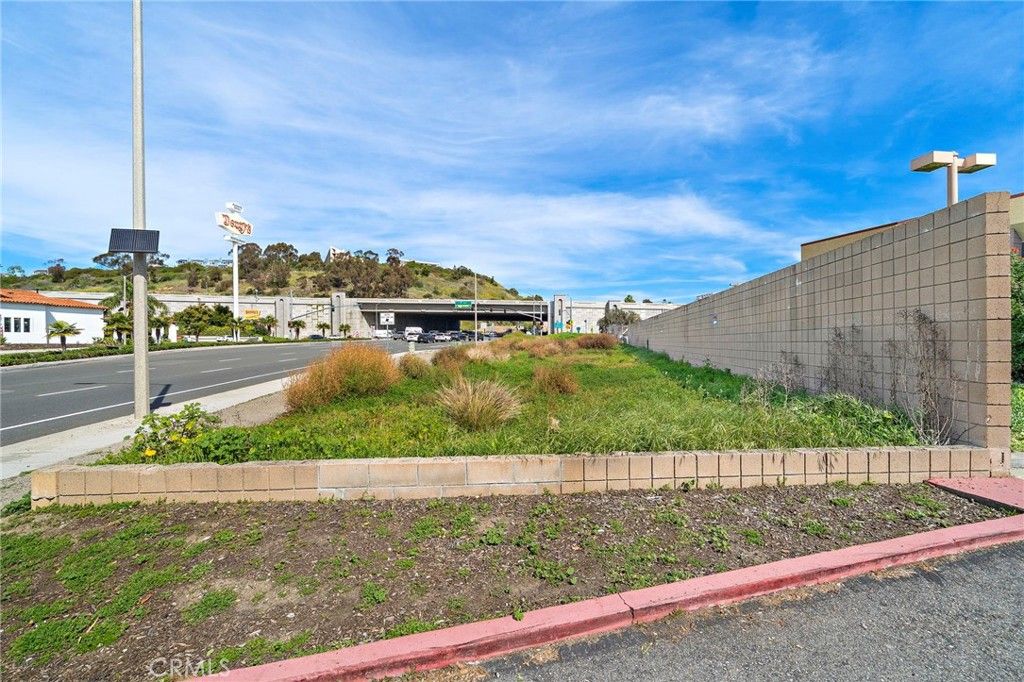 Image 4 of property listing at 524 E Avenida Pico, San Clemente, CA 92672