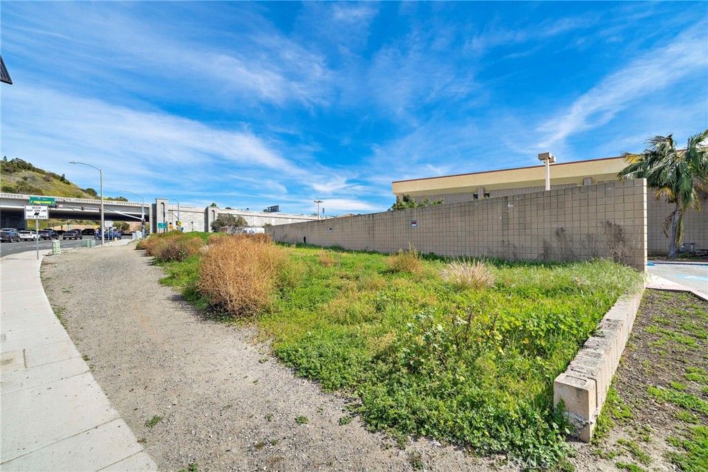 Image 5 of property listing at 524 E Avenida Pico, San Clemente, CA 92672