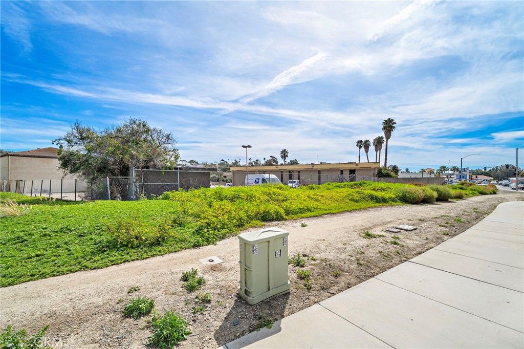 Image 7 of property listing at 524 E Avenida Pico, San Clemente, CA 92672