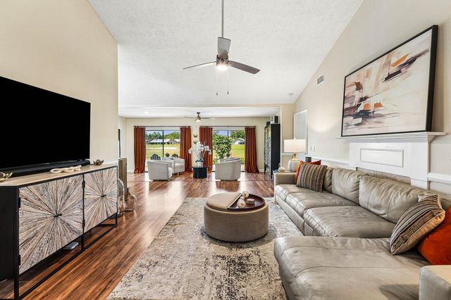 12800 SE Laurel Valley Lane, Hobe Sound, FL 33455