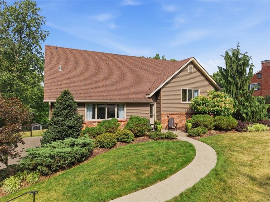 Image 1 of property listing at 1616 Terrie Dr, Upper St Clair, PA 15241