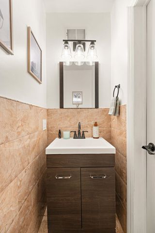 31 WEST 41ST ST, Bayonne, NJ 07002