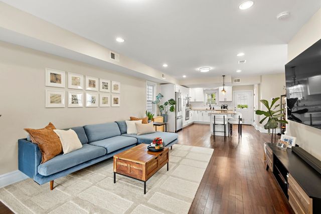 31 WEST 41ST ST, Bayonne, NJ 07002