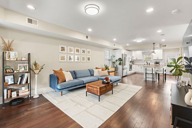 31 WEST 41ST ST, Bayonne, NJ 07002