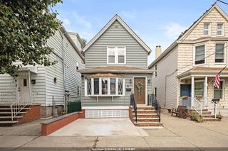 31 WEST 41ST ST, Bayonne, NJ 07002