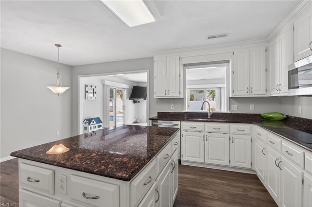 880 Los Colonis DR, Virginia Beach, VA 23456