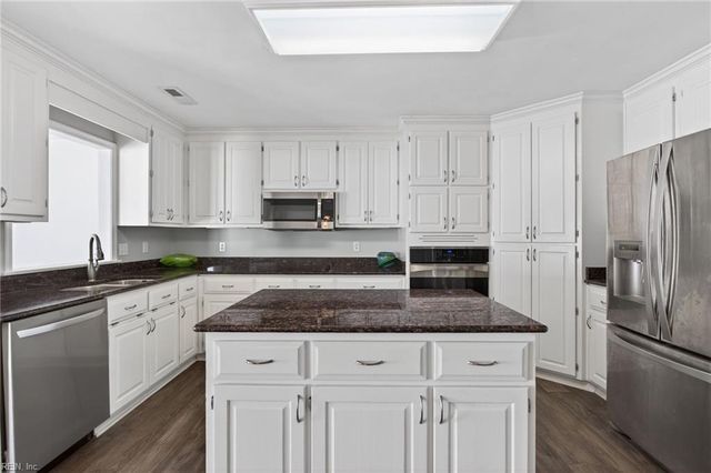 880 Los Colonis DR, Virginia Beach, VA 23456