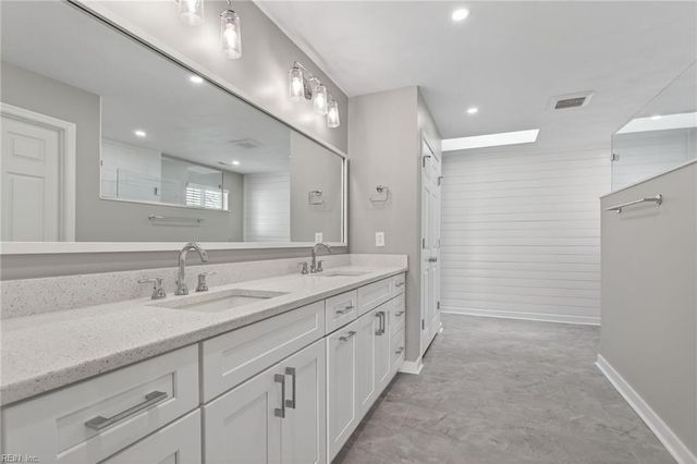 880 Los Colonis DR, Virginia Beach, VA 23456