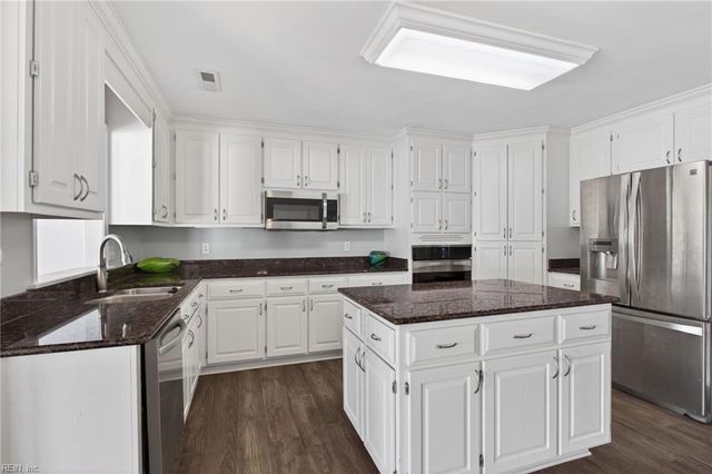 880 Los Colonis DR, Virginia Beach, VA 23456