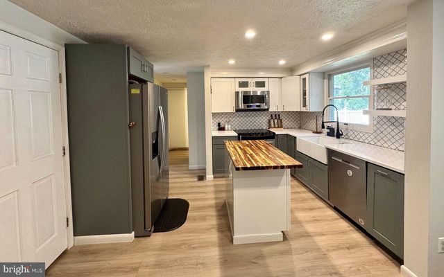 1002 HARBOUR DR, Stafford, VA 22554