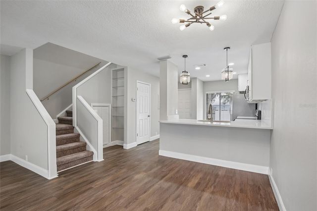 717 OAK PARK PLACE, Brandon, FL 33511
