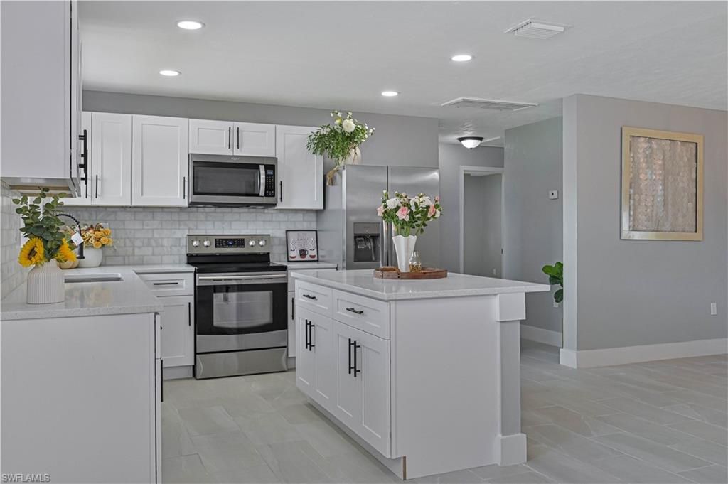 13820 1st ST, FORT MYERS, FL 33905 — photo 3