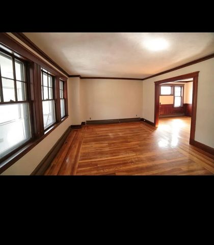 7 Seagrave Rd 1, Cambridge, MA 02140