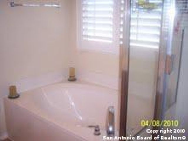 736 EAGLES GLEN, Schertz, TX 78108