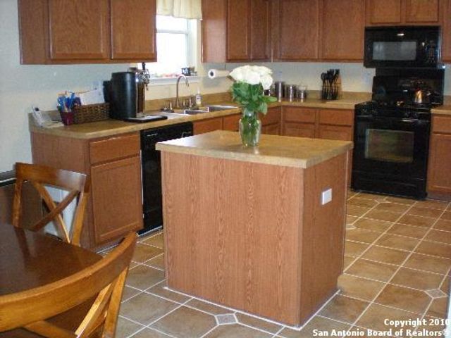 736 EAGLES GLEN, Schertz, TX 78108