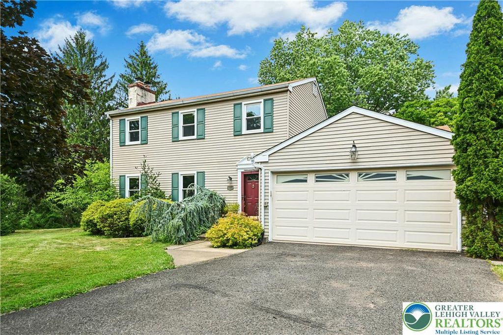 4253 Biddeford Circle, Buckingham, PA 18902