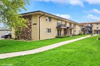 6150 S Kensington Avenue 102, Countryside, IL 60525