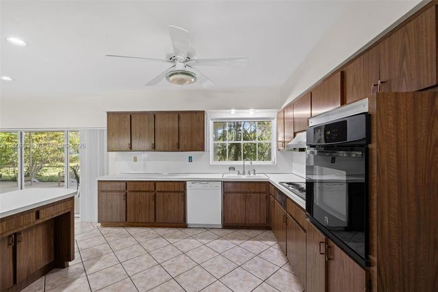 13730 SW 75th Ave, Palmetto Bay, FL 33158