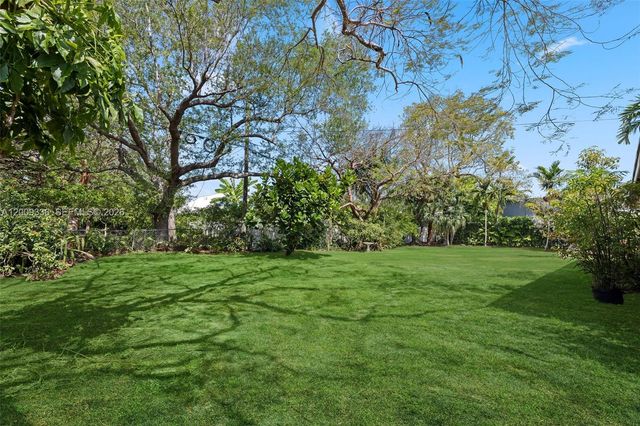 13730 SW 75th Ave, Palmetto Bay, FL 33158