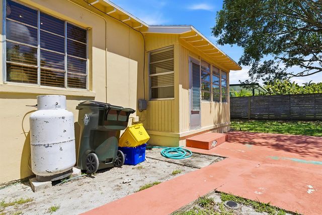 1205 North M Street, Lake Worth Beach, FL 33460