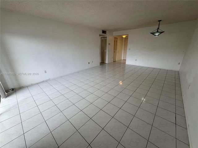 7787 SW 86th St E-206, Miami, FL 33143