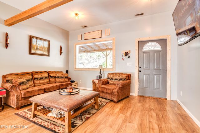 643 Airport Rd, Oakdale, TN 37829