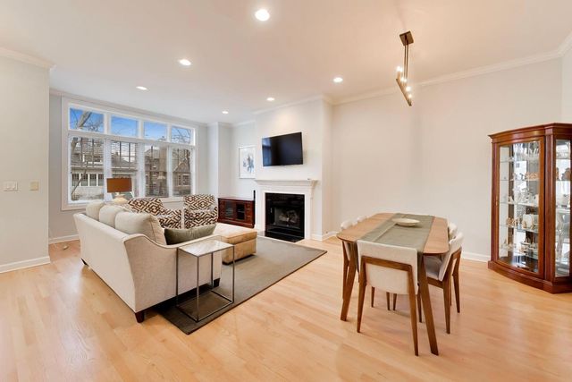 207 S Evergreen Avenue, Arlington Heights, IL 60005