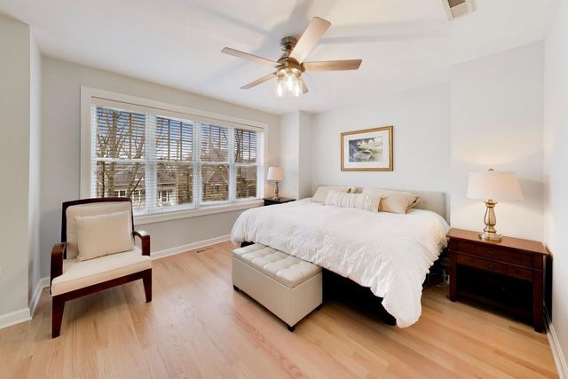 207 S Evergreen Avenue, Arlington Heights, IL 60005