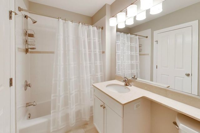 207 S Evergreen Avenue, Arlington Heights, IL 60005